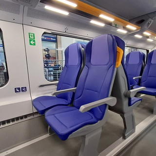 Pendolari, treno bloccato a Laigueglia:  passeggeri costretti a cambiare convoglio