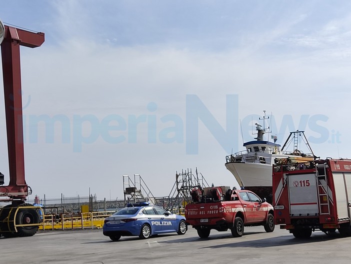 Imperia: 56enne trovato morto in una vasca di galleggiamento ai cantieri navali sul lungomare Vespucci (Foto e Video) Imperia: 56enne trovato morto in una vasca di galleggiamento ai cantieri navali sul lungomare Vespucci (Foto e Video)