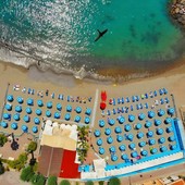 A San Lorenzo un mare senza barriere, firmata una convenzione tra "La Giraffa a Rotelle" e lo stabilimento "U Nustromu"