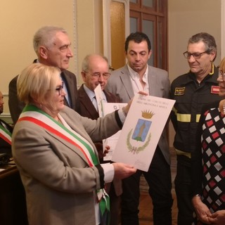 L'Unione dei Comuni della valle Argentina e Armea riceve dal Prefetto stemma e gonfalone conferiti dal Presidente della Repubblica (Foto e video)