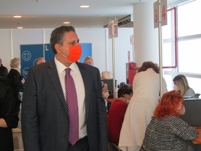 Coronavirus: Toti a Savona parla anche di Imperia "Giusto sommare oggi delle restrizioni che non tirarla lunga quando l'Italia riaprirà" (Foto e Video) Coronavirus: Toti a Savona parla anche di Imperia "Giusto sommare oggi delle restrizioni che non tirarla lunga quando l'Italia riaprirà" (Foto e Video)