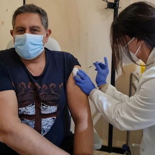 Covid: Toti ha ricevuto la terza dose “Vaccini unica arma per sconfiggere il virus”