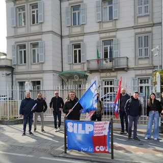 Oggi la Festa della Polizia: il Silp non partecipa e spiega le ragioni con un volantinaggio a Sanremo