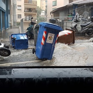 La pioggia questa mattina in via Martiri a Sanremo