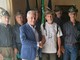 Imperia: il sindaco Scajola incontra l'alpino che sta facendo il giro d'Italia a piedi Imperia: il sindaco Scajola incontra l'alpino che sta facendo il giro d'Italia a piedi