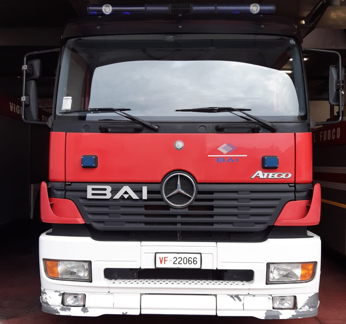 Cervo, rimosso il camion incastrato, liberata la strada per Rollo chiusa da questa mattina