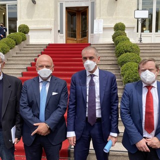 Il vice ministro Andrea Costa con alcuni esponenti di Liguria Popolare in provincia di Imperia