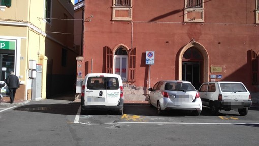 Via Don Abbo recentemente ha perso un'area di carico e scarico Via Don Abbo recentemente ha perso un'area di carico e scarico