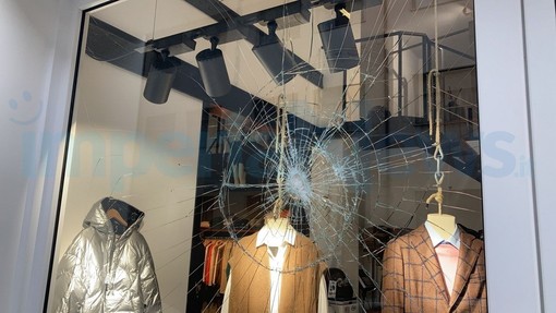 Diano Marina: atti vandalici ai danni di due negozi, la vicinanza della Confcommercio &quot;Fatto increscioso&quot;