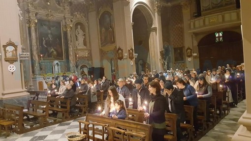 Pontedassio: grande partecipazione di fedeli ieri alla Veglia Pasquale con la Messa solenne (Foto)