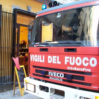 Imperia: principio d'incendio a una stufa a pellet in via Allende, intervento dei Vigili del Fuoco Imperia: principio d'incendio a una stufa a pellet in via Allende, intervento dei Vigili del Fuoco