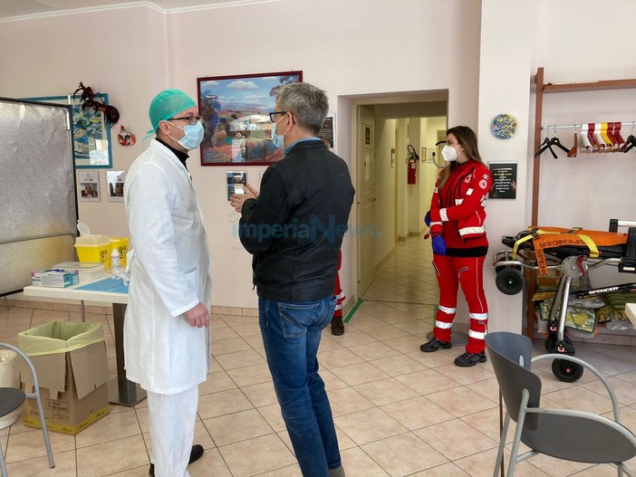 Vaccino AstraZeneca: ancora sospesa la somministrazione in attesa del pronunciamento dell’agenzia europea del farmaco Vaccino AstraZeneca: ancora sospesa la somministrazione in attesa del pronunciamento dell’agenzia europea del farmaco