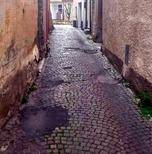 Verso le elezioni ad Imperia: visita di Imperia Rinasce a Costa d'Oneglia "Strade nel degrado" (Foto)