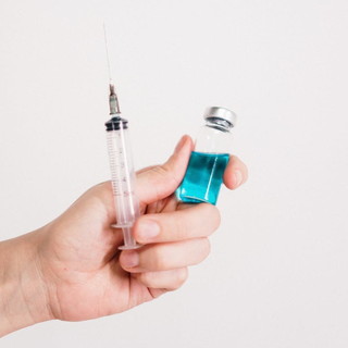 Vaccino Covid: prenotazioni aperte per gli ultravulnerabili indicati dai medici di famiglia