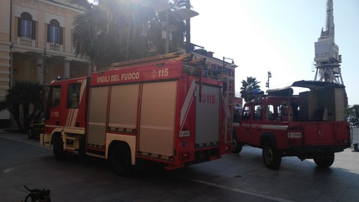 Imperia: vigili del fuoco intervengono in biblioteca, ma è un falso allarme (Foto)