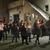Riva Ligure: tanti giovani e quasi tutto il paese alla veglia di preghiera per Leonardo e i 5 amici feriti (Foto e Video)