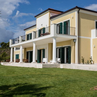 Cipressa: in vendita alla modica cifra di 5 milioni di euro 'Villa Dendi' che fu della famiglia Mussolini (Foto e Video)