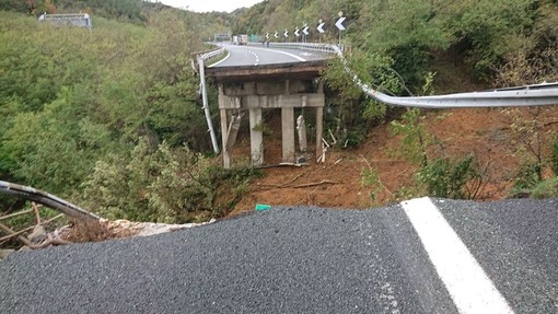 Bilancio di un tragico weekend, Liguria sempre più divisa dalle frane: oggi si contano i danni ma mercoledì torna la pioggia