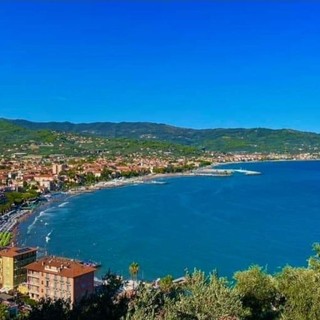 ACCADDE OGGI, 8 APRILE 1985. Pasqua, Imperia città fantasma: bar e negozi chiusi. Diano Marina si salva