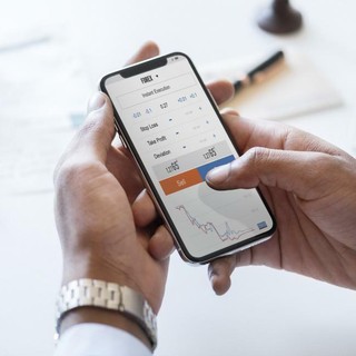 Gestire conto e investimenti da un'unica app: la guida essenziale