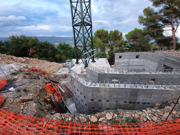 Diano Marina, il comitato 'Io difendo i Pini del Rosso' non molla: "Mancavano gli elementi essenziali per l'autorizzazione a costruire" Diano Marina, il comitato 'Io difendo i Pini del Rosso' non molla: "Mancavano gli elementi essenziali per l'autorizzazione a costruire"