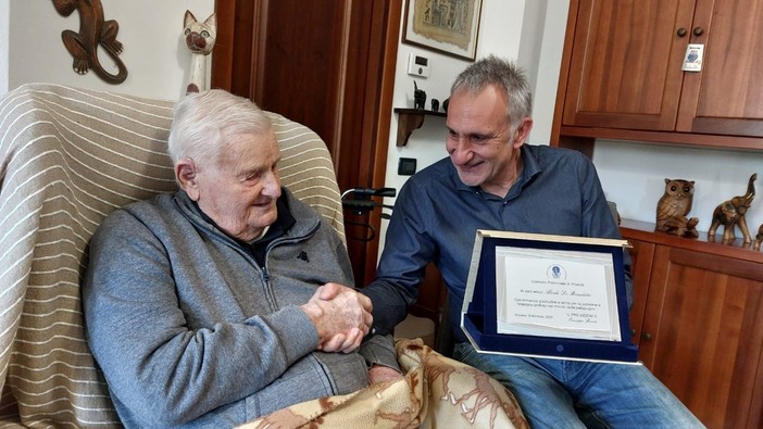 Giuse Barla premia Alcidino