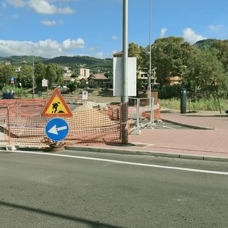 “Metti la cera togli la cera”, sui social si scatena il dibattito per il ritorno al doppio senso di marcia sull’Argine destro