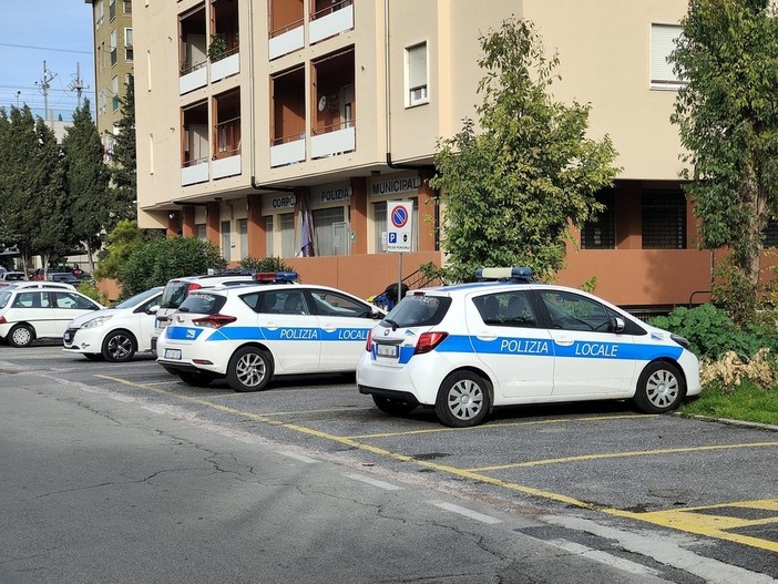 3 GENNAIO 1995. Imperia, vigili urbani in servizio 24 ore su 24 3 GENNAIO 1995. Imperia, vigili urbani in servizio 24 ore su 24