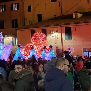 Imperia s’illumina 2025/2026: 115 mila euro per accendere il Natale in città Imperia s’illumina 2025/2026: 115 mila euro per accendere il Natale in città