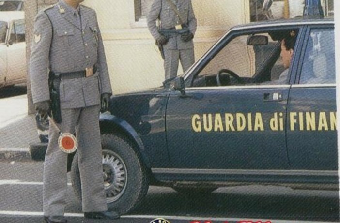 ACCADDE OGGI, 21 MAGGIO 1995. Dieci commercianti e artigiani bussano alla Finanza: “Siano stufi di pagare il pizzo al racket” ACCADDE OGGI, 21 MAGGIO 1995. Dieci commercianti e artigiani bussano alla Finanza: “Siano stufi di pagare il pizzo al racket”