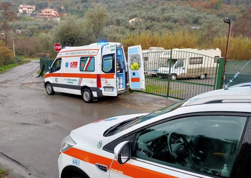 Imperia, anziano cade da un muretto a Castelvecchio: trasportato dalla Croce Bianca in ospedale