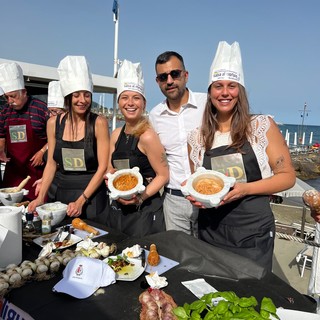 Imperia, Giorgia Canetti vince la seconda tappa del 1° campionato nazionale di salse al mortaio con l’aglio di Vessalico (foto)