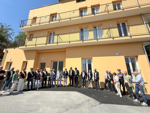 Caravonica, dopo 50 anni rinasce la palazzina incompiuta: inaugurati dieci nuovi alloggi popolari