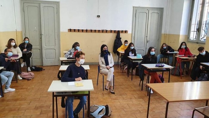il ministro Azzolina in classe all'apertura dell'anno scolastico il ministro Azzolina in classe all'apertura dell'anno scolastico