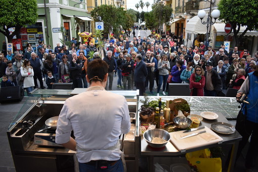 Aromatica, il calamaro e le dodici erbe di Andrea Masala: lo chef di Noli protagonista sabato della cena a 4 mani e di un cooking show