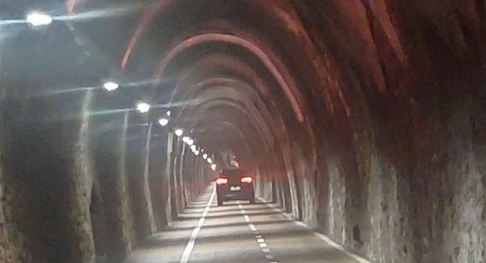 Imperia, le automobili invadono la pista ciclopedonale