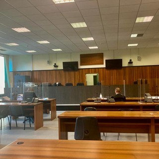 Imperia, minaccia l'ex per non farla testimoniare, 29enne a processo: "Se entri in Tribunale non ne esci" Imperia, minaccia l'ex per non farla testimoniare, 29enne a processo: "Se entri in Tribunale non ne esci"