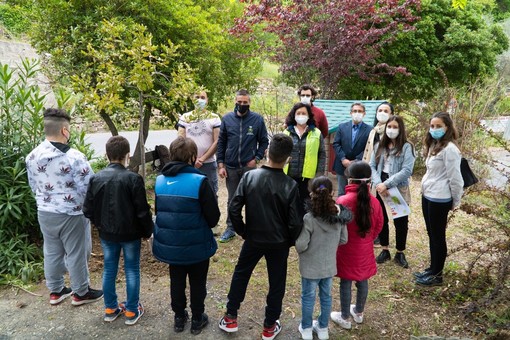 Continua con entusiasmo l’iniziativa 'green' del Lions Club Riva-Santo Stefano: piantati due alberi a Civezza e Pietrabruna (foto)