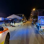 Auto si ribalta nella notte in via XXV Aprile a Imperia: ferita una donna di 50 anni