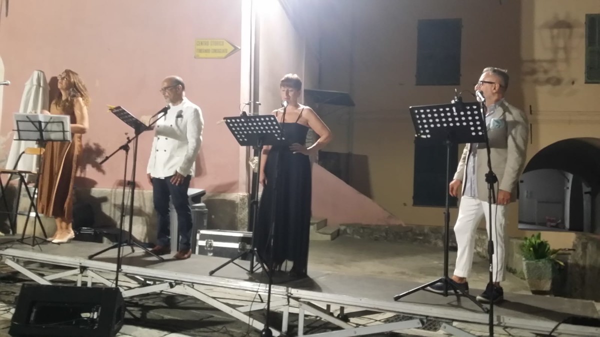 Gli attori del Teatro dell’Albero presentano ‘A Sud, dove comincia il sogno’ a Badalucco