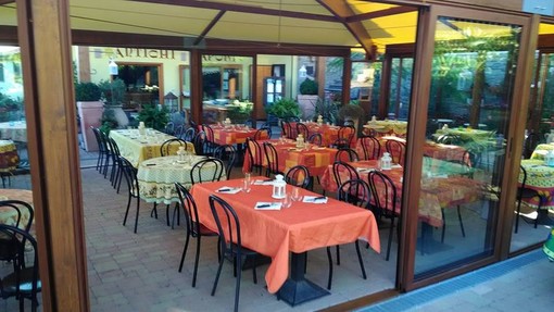Desideri organizzare feste e ricevimenti solo con amici e parenti? Il Ristorante Antichi Sapori di Terzorio, ti mette a disposizione una veranda coperta e riscaldata!