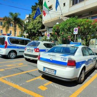 Diano Marina, la polizia locale a scuola per il controllo delle strutture ricettive