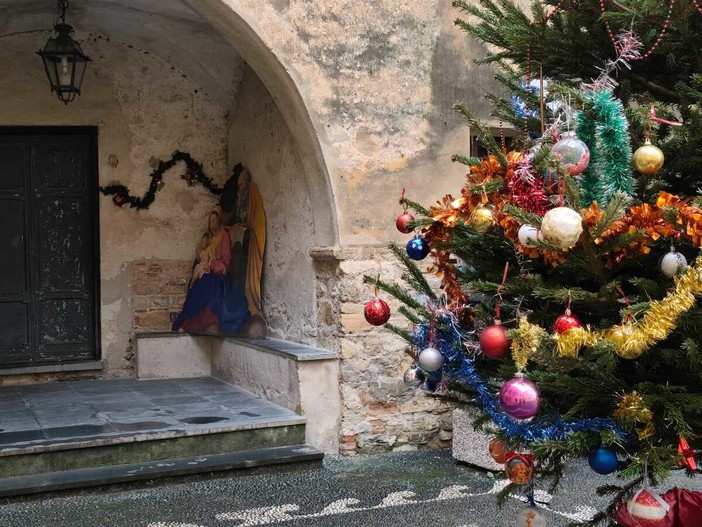 Gli auguri del Circolo Parasio tra arte e bellezza (Video)