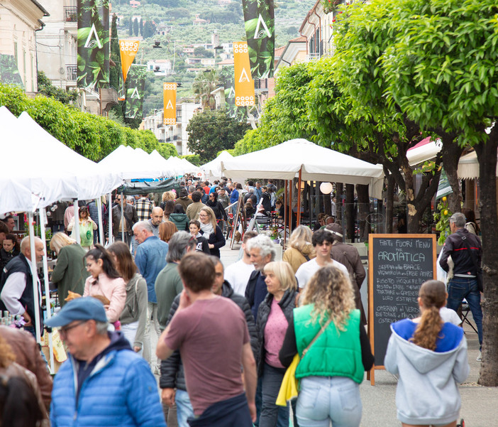 Diano Marina, dal 9 al 11 maggio torna Aromatica – Profumi e Sapori della Riviera Ligure Diano Marina, dal 9 al 11 maggio torna Aromatica – Profumi e Sapori della Riviera Ligure