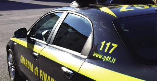 Riallineamento delle accise, controlli della guardia di finanza nei distributori della Riviera