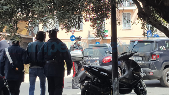 Un momento della traduzione in carcere di un indagato