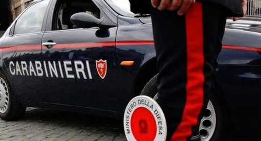 Imperia, giovane extracomunitaria aggredisce due donne in un negozio del centro di Oneglia: accertamenti in corso dei Carabinieri