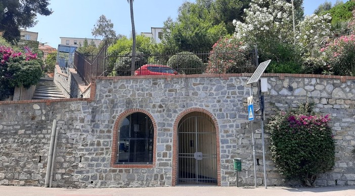 Ascensore inclinato corso Garibaldi - Miradore riparte a tempo di record dopo la segnalazione de La Voce