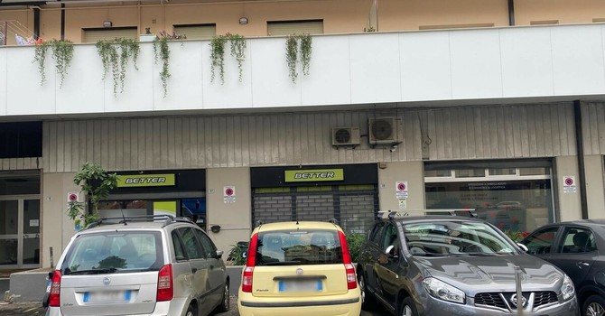 Imperia, intervento delle forze dell’ordine in via Brea: uomo minaccia i passanti Imperia, intervento delle forze dell’ordine in via Brea: uomo minaccia i passanti
