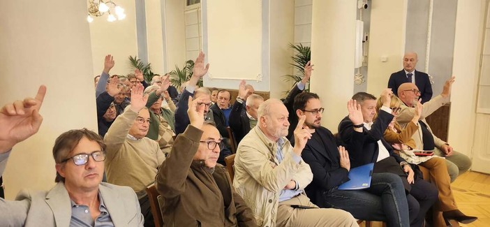 Stangata sulle bollette di Rivieracqua: via libera all’aumento. Scajola: "Ma investimenti per 133 milioni" Stangata sulle bollette di Rivieracqua: via libera all’aumento. Scajola: "Ma investimenti per 133 milioni"